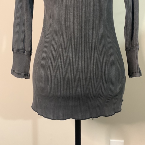 We the Free Women's gray ribbed stretchy fitted Long Sleeve Top Size: M NWOT - Picture 8 of 11